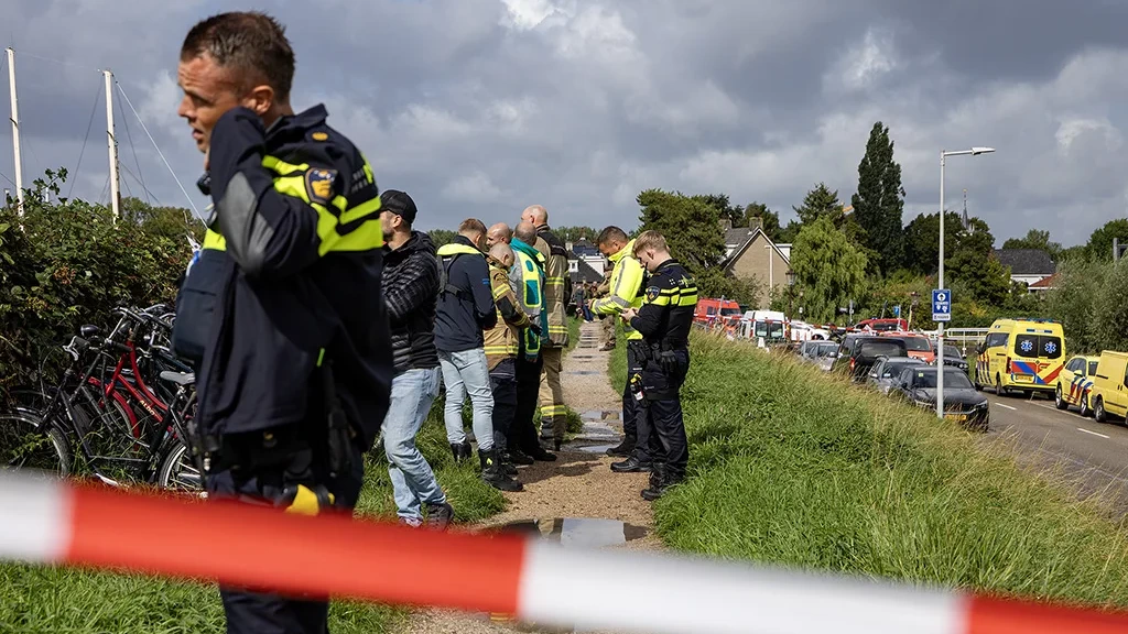 Lichaam van vermiste man (47) in het IJ gevonden na grote zoekactie