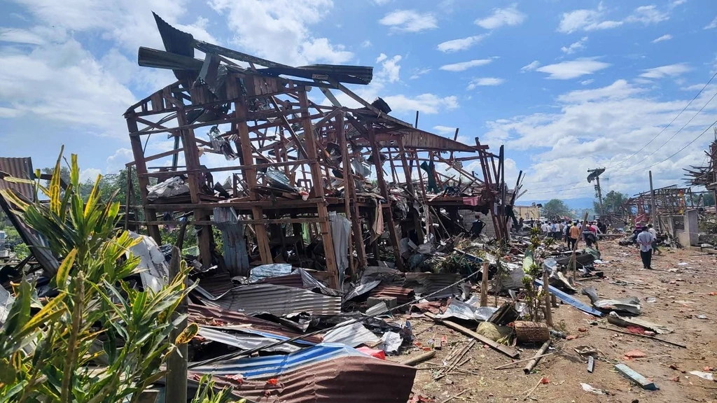 Foto: Meer dan 45 doden bij explosie in Myanmar, onder wie zes kinderen