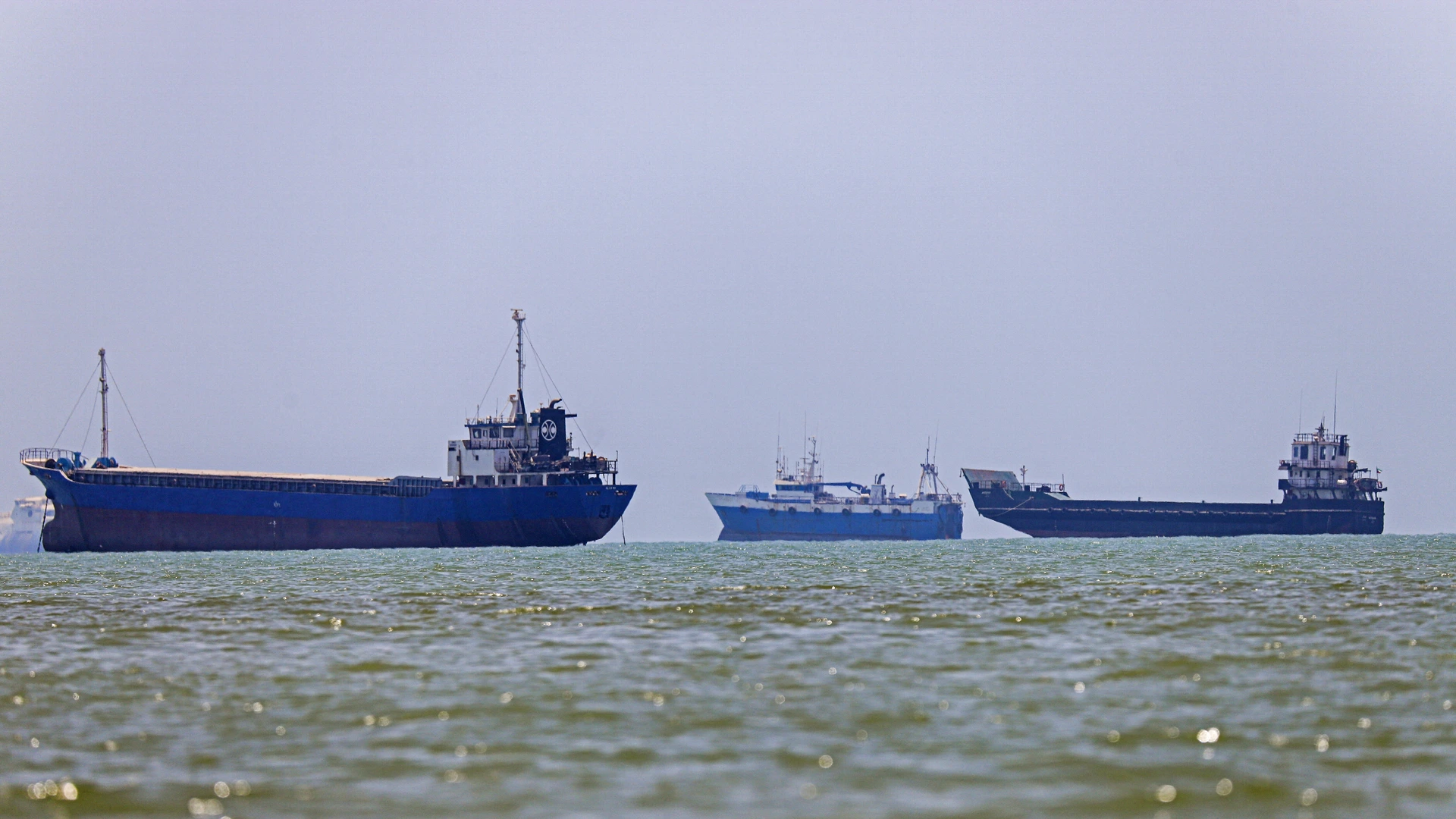 Olieprijs daalt, nog wel zorgen over veiligheid Straat van Hormuz