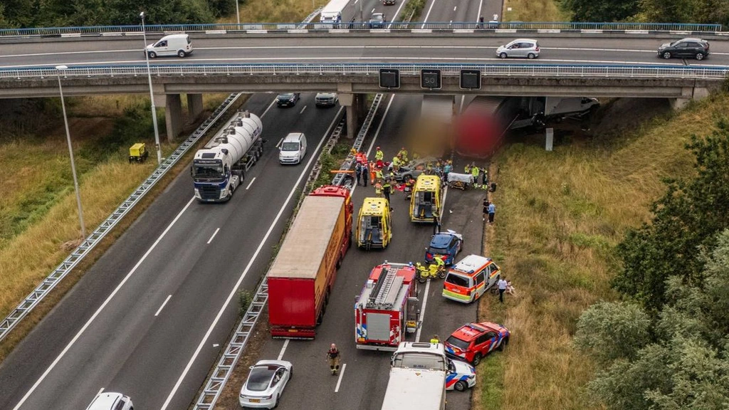 Politie pakt trucker op na ongeluk op A12 bij Duitse grens