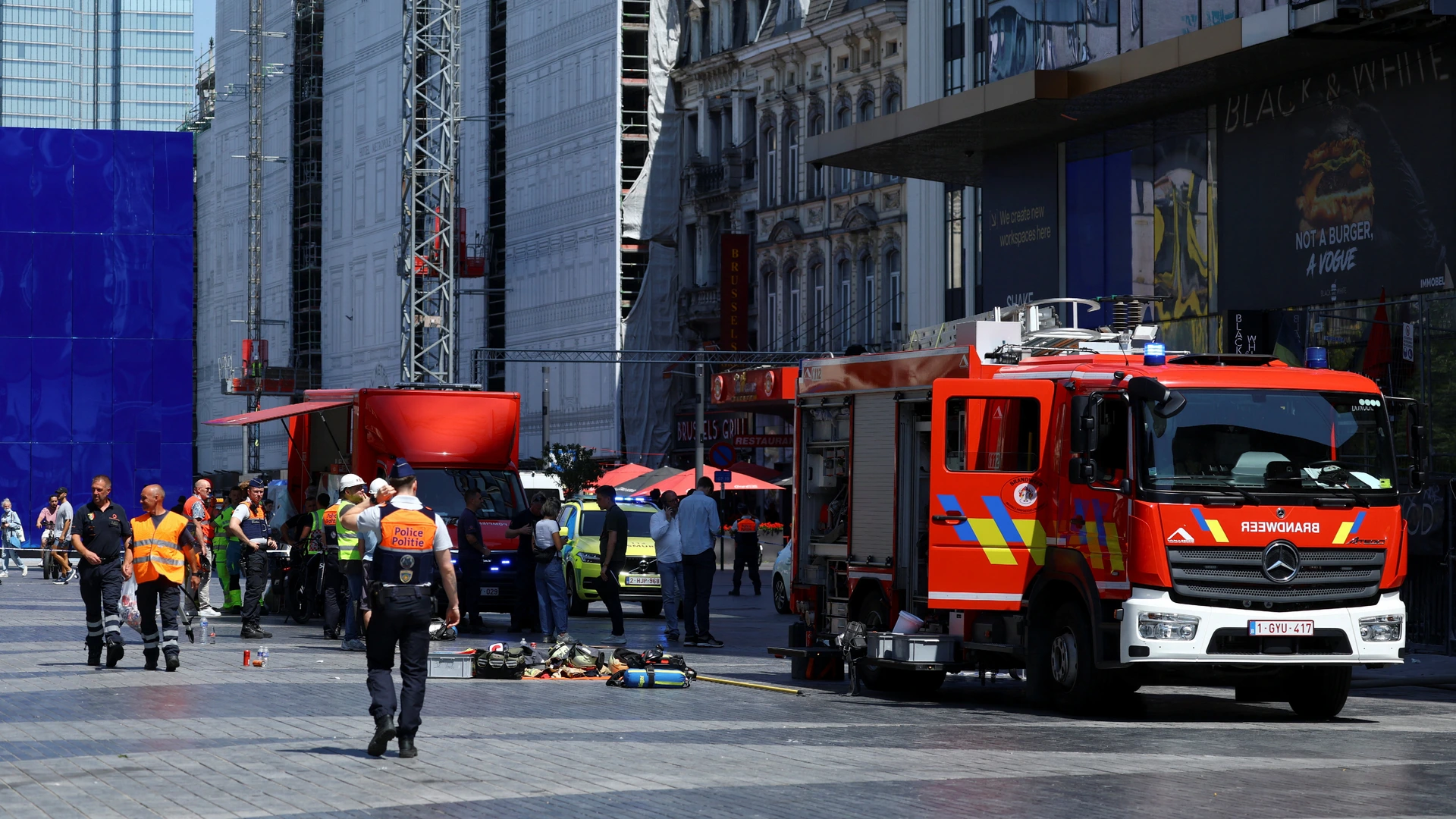 Zes lichamen gevonden in neergestorte lift na brand Brussel