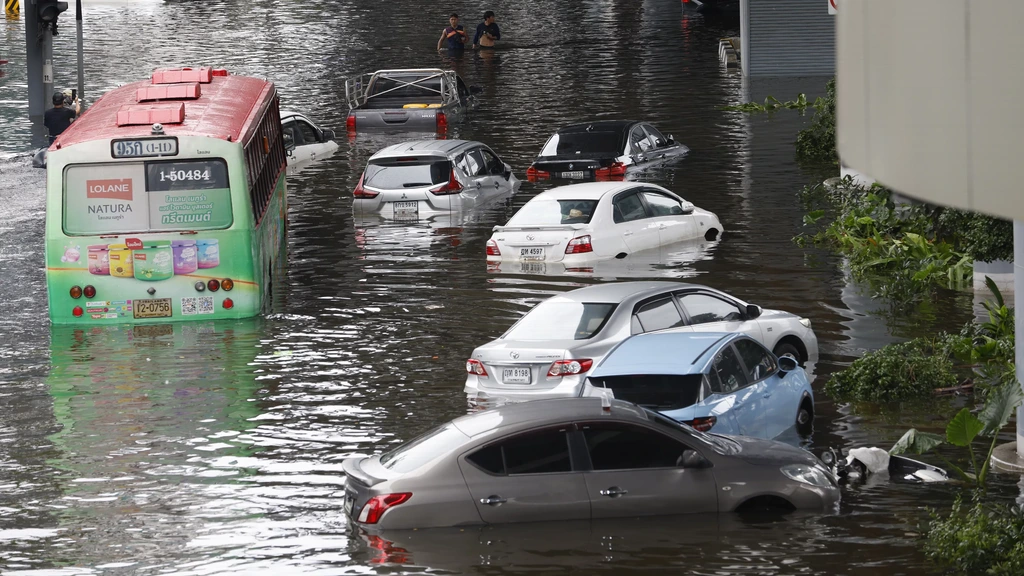 Foto: Dodental door overstromingen in Thailand opgelopen naar 23