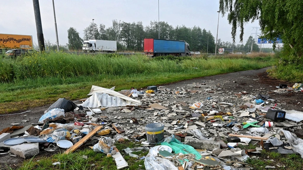 Foto: Badkamer gedumpt in natuurgebied bij Tilburg, politie vindt verdachte