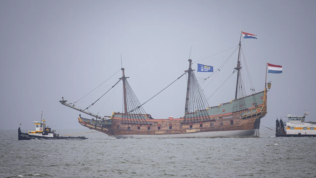 Foto: Voor het laatst kiest de Batavia vanuit Lelystad het ruime sop