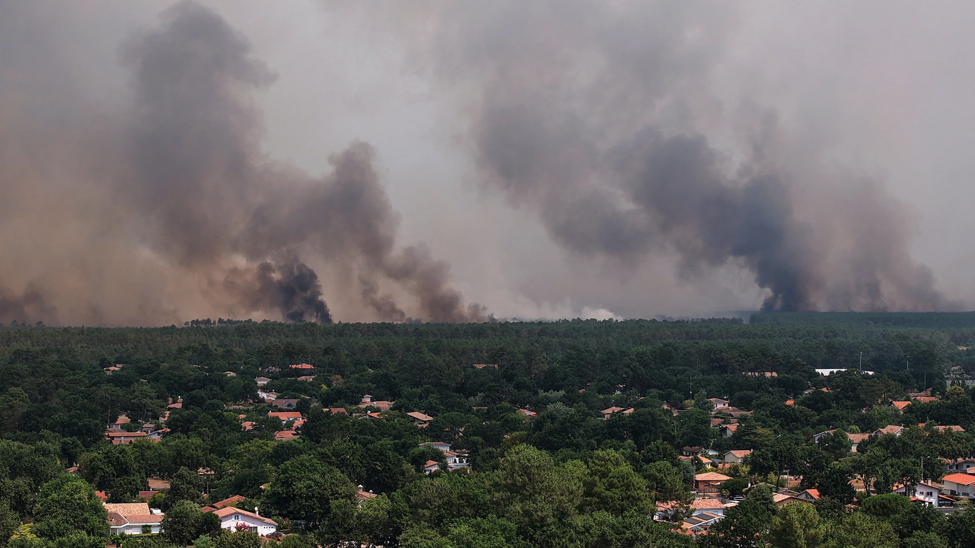 Ruim 20.000 mensen geëvacueerd vanwege natuurbrand in Zuidwest-Frankrijk