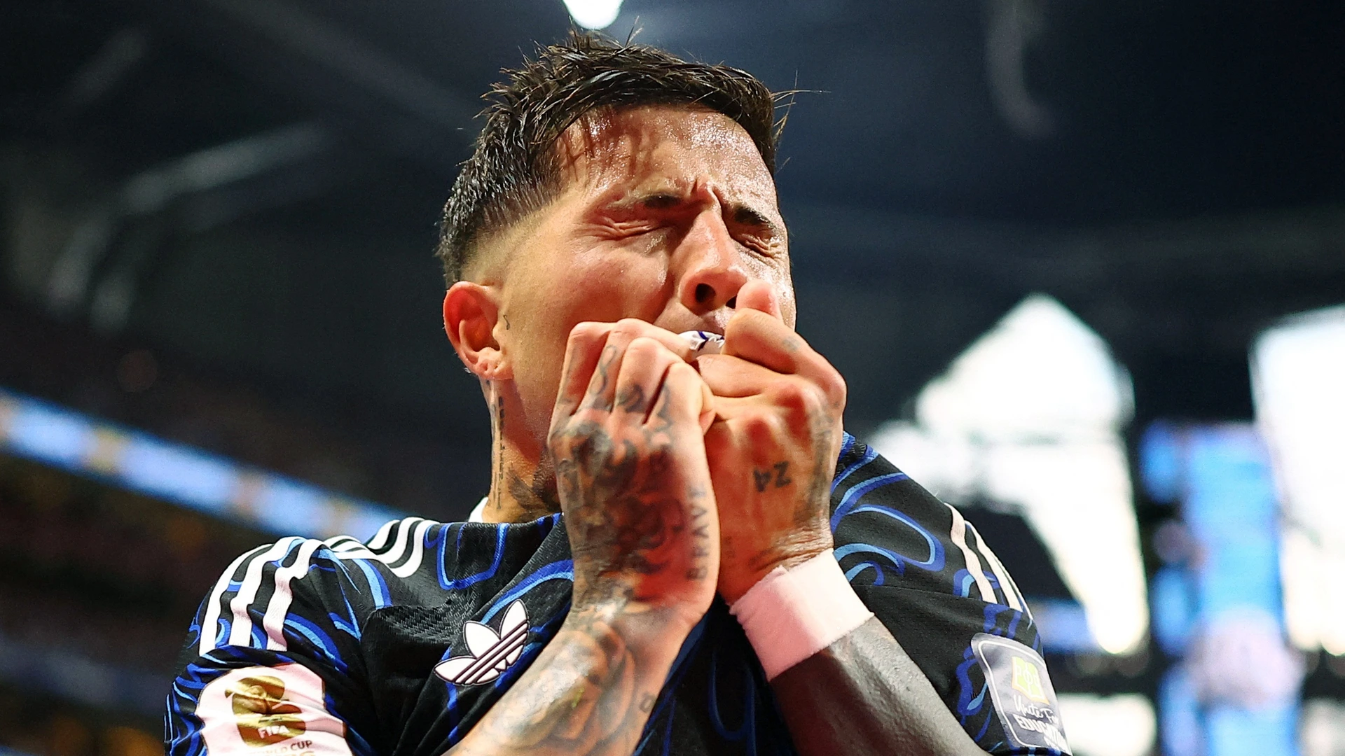 Argentinië staat wéér op als alles verloren lijkt en vecht zich langs Engeland naar finale