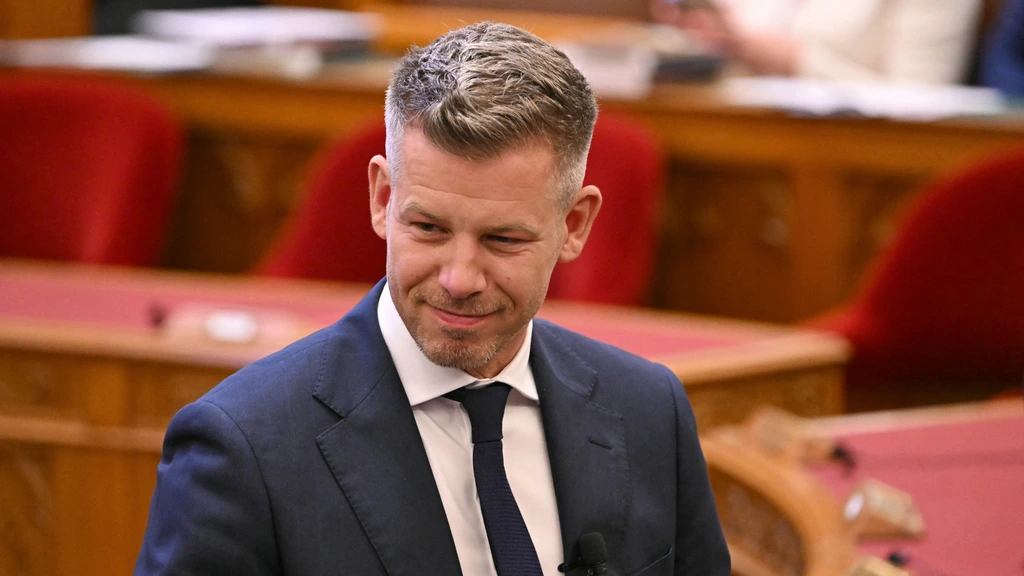 Foto: Magyar beëdigd als premier Hongarije: 'Zal niet heersen, maar dienen'
