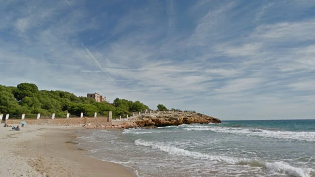 Drama aan de Spaanse kust, drie jonge zwemmers omgekomen na sprong in zee Drama aan de Spaanse kust, drie jonge zwemmers omgekomen na sprong in zee
