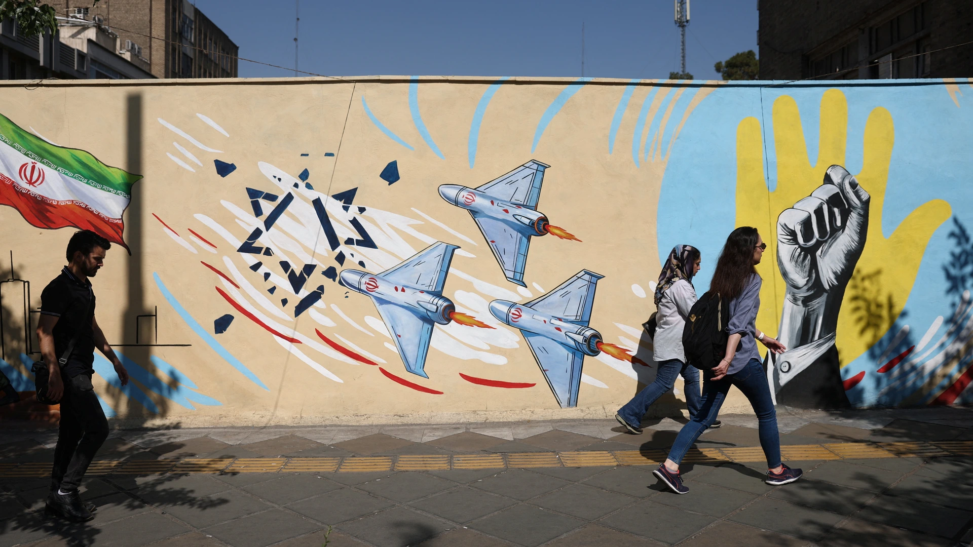 'Israël schort aanvallen ook op' • Iran: Israël moet lessen trekken