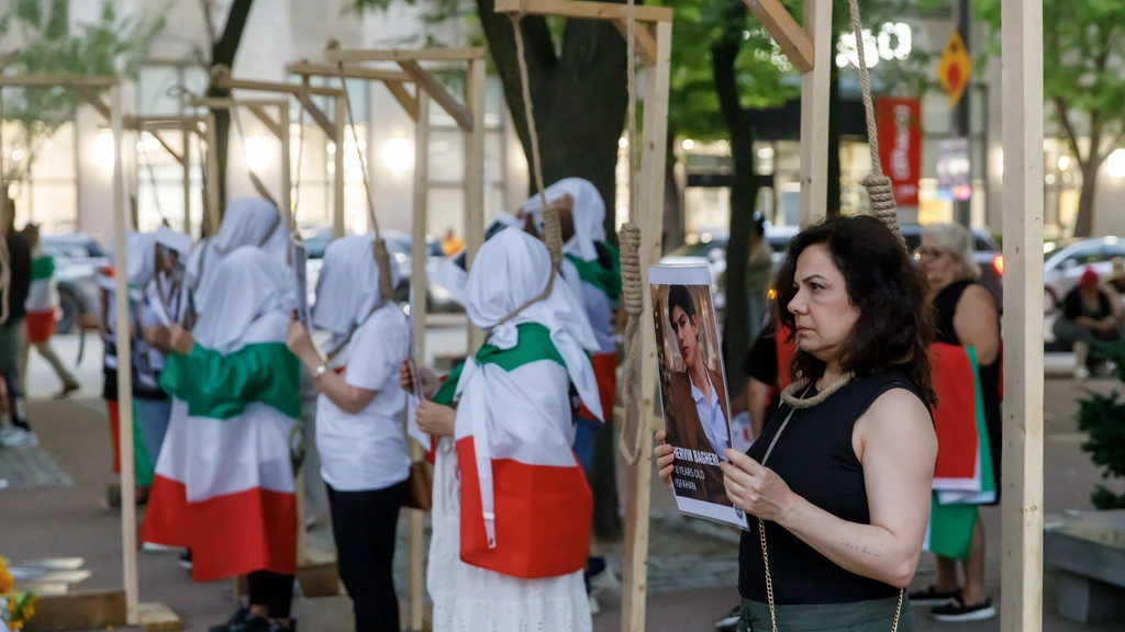 Iran executeert twee mannen die deelnamen aan protestgolf tegen regime Iran executeert twee mannen die deelnamen aan protestgolf tegen regime