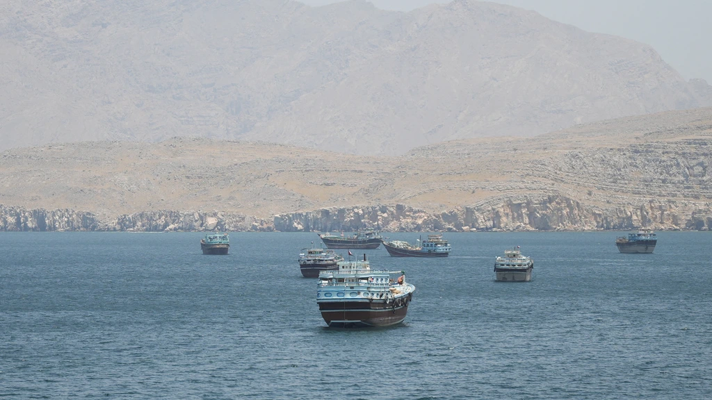 Foto: Bulkschip bij Qatar getroffen, ook VAE en Koeweit melden droneaanvallen
