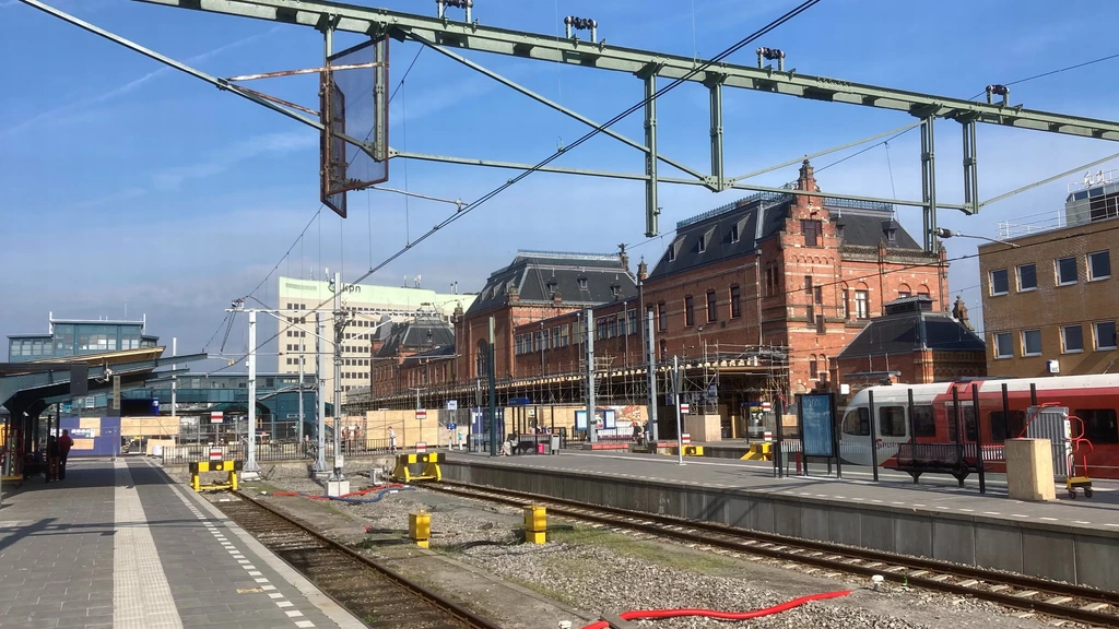 Foto: Fietsers kunnen op zijn vroegst in 2031 onder hoofdstation Groningen fietsen