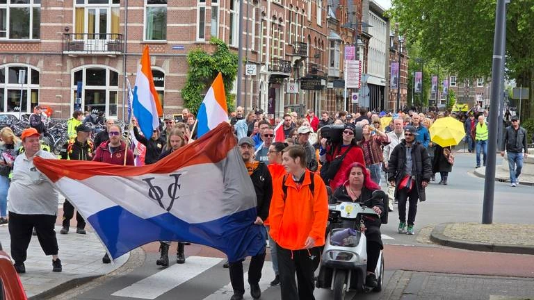 Foto: 'Nationaal protest' tegen asielbeleid in meerdere steden, geen massale opkomst