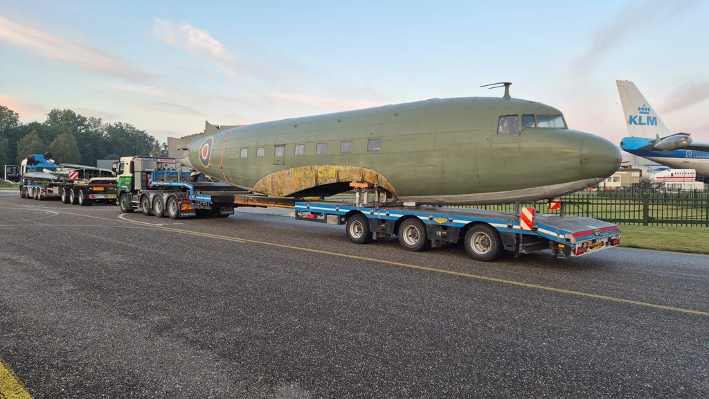 Historisch Dakota-vliegtuig uit Soldaat van Oranje terug bij museum Aviodrome