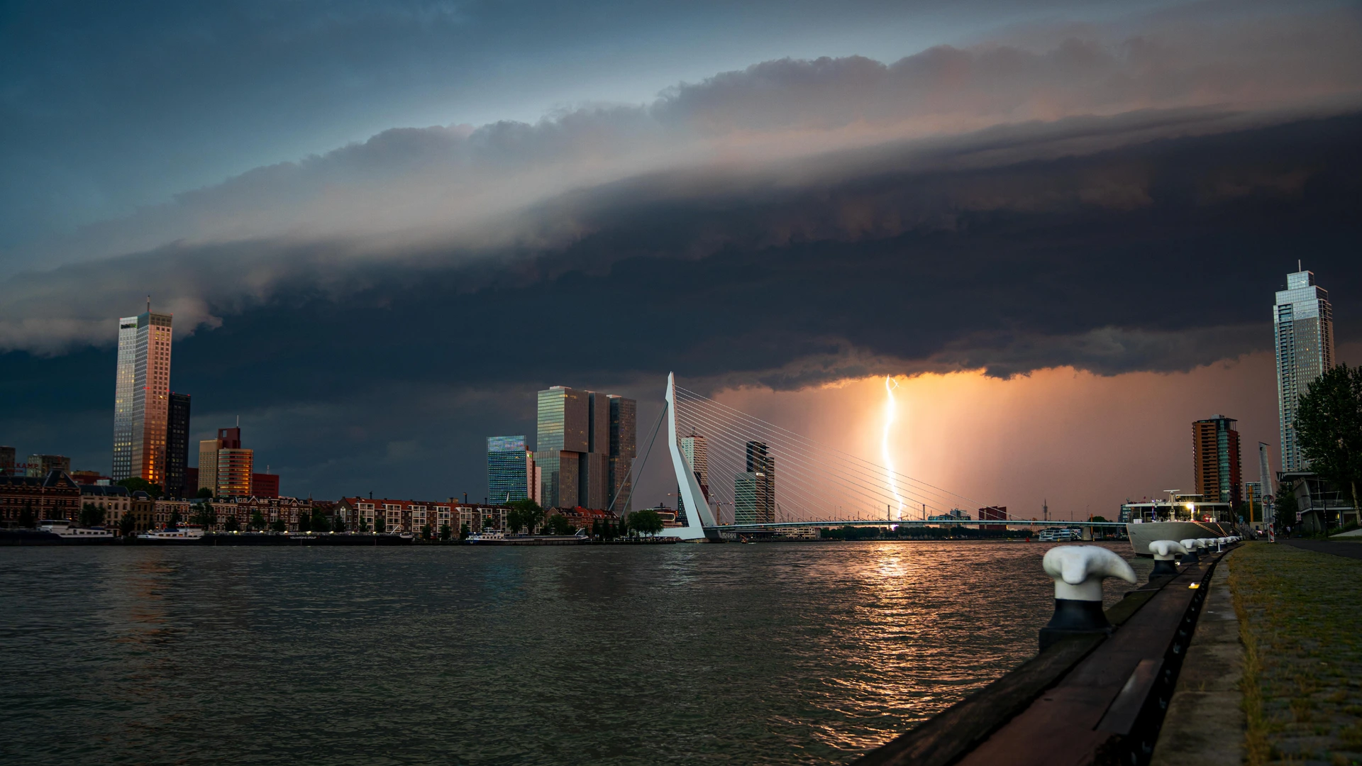 Tropische dag eindigt met onweer en regen, code oranje in groot deel van het land