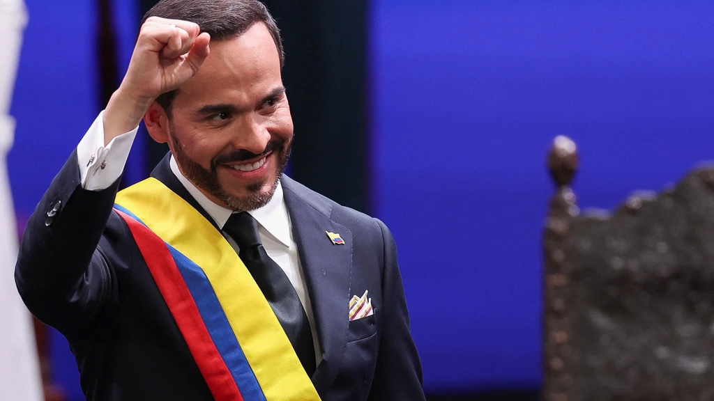 Ultrarechtse Abelardo de la Espriella ingezworen als president van Colombia Ultrarechtse Abelardo de la Espriella ingezworen als president van Colombia