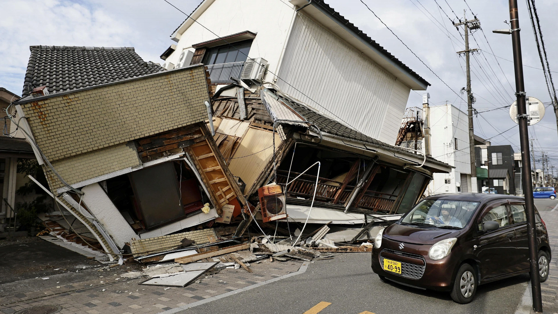 Zeker dertien lichamen geborgen na aardbevingen op Japanse eiland Kyushu