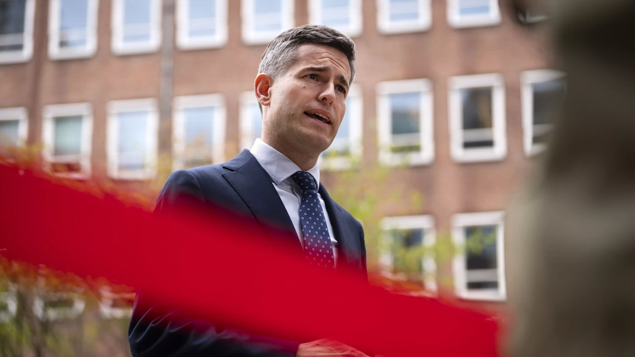 Berendsen ontbiedt Israëlische ambassadeur vanwege uitzetten diplomaten