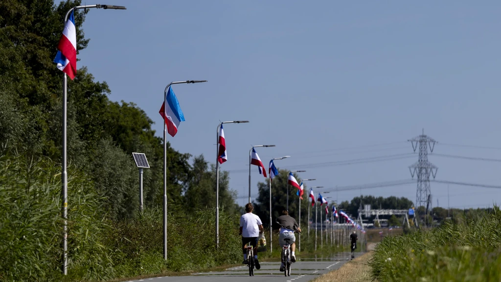 Weer omgekeerde vlaggen langs Nederlandse wegen, overheden worstelen met aanpak