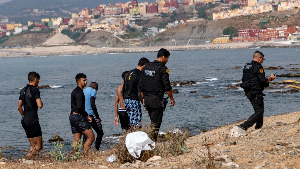 Recordaantal migranten zwemt van Marokko naar Spaanse enclave: 'Uitzonderlijke situatie'