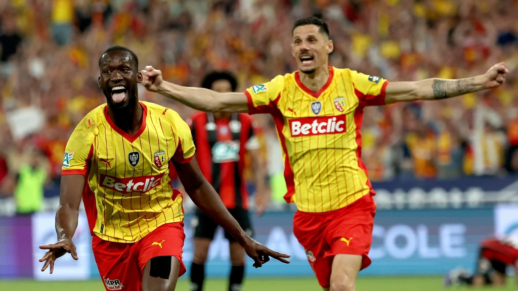 Lens sluit topseizoen af met eerste bekerwinst, Trabzonspor pakt beker in Turkije