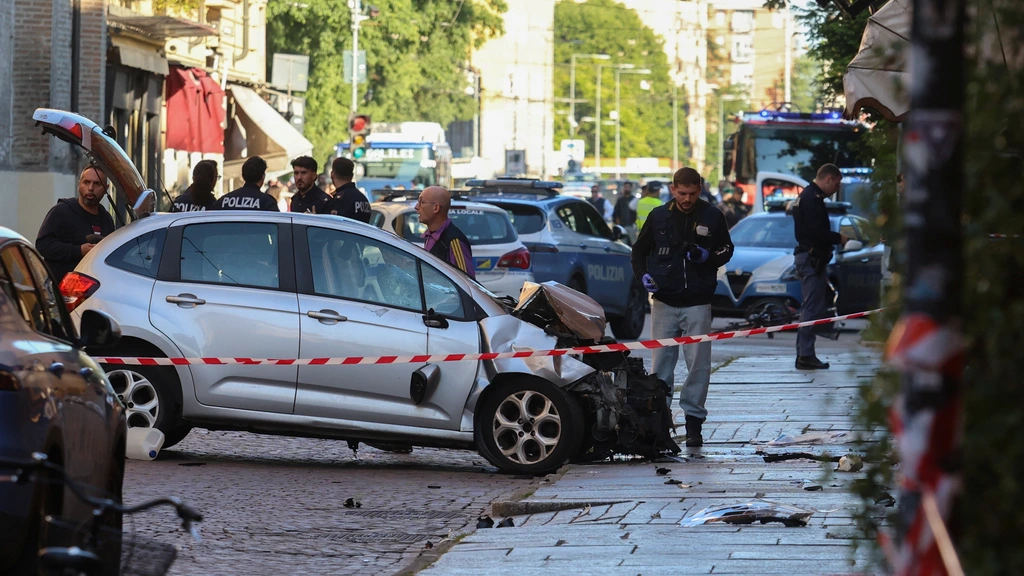 Foto: Auto rijdt in op voetgangers in Italiaanse stad Modena, bestuurder opgepakt
