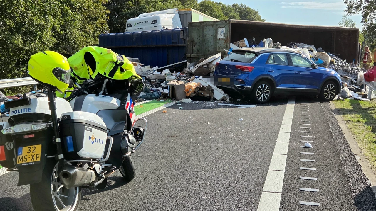 Twee vrachtwagenchauffeurs overleden bij ongeluk N48, weg tot de ochtend dicht