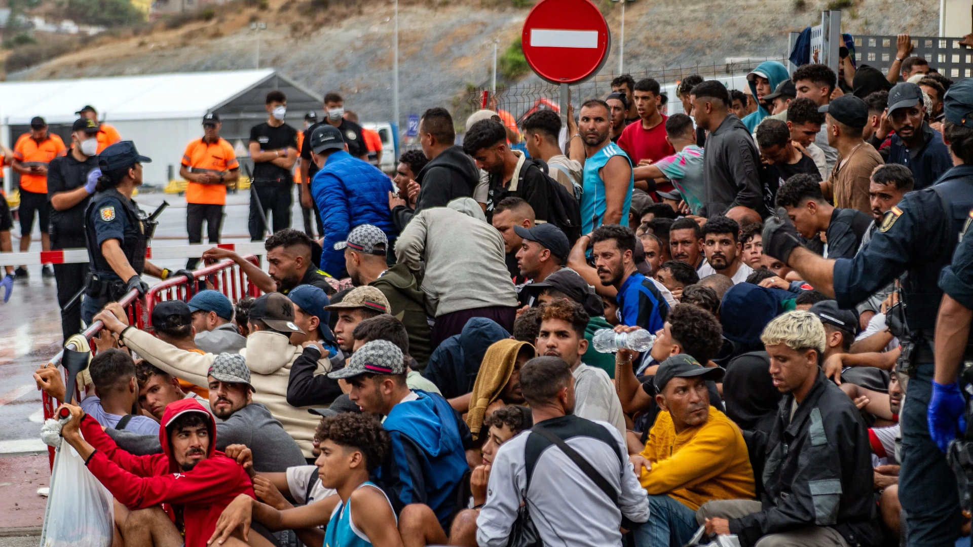 Onhoudbare situatie in exclave Ceuta stelt de Spaanse regering op de proef