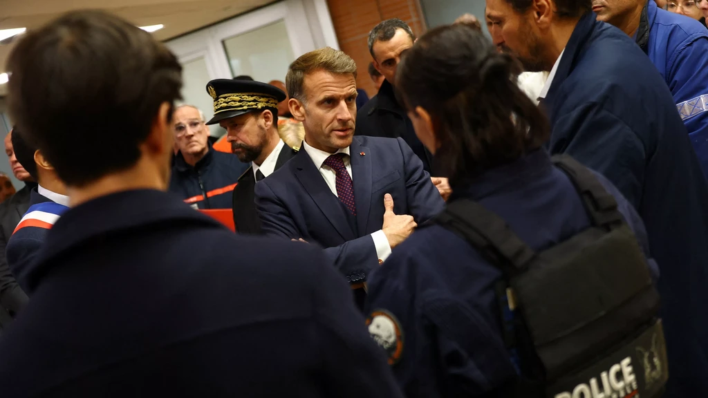 Foto: Racistisch motief aanslag Frankrijk onderzocht, Macron spreekt over terrorisme