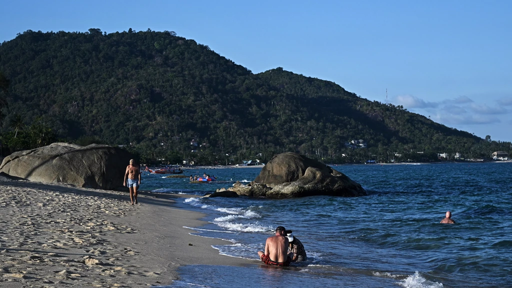 Foto: Frans gezin dobbert in Thailand 16 uur op zee met half gezonken jetski