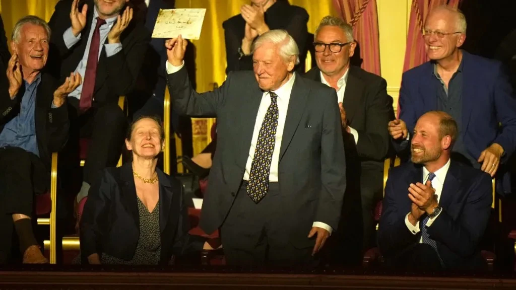 Foto: Speciale verjaardagsshow voor 100-jarige sir David Attenborough met rol voor koning Charles