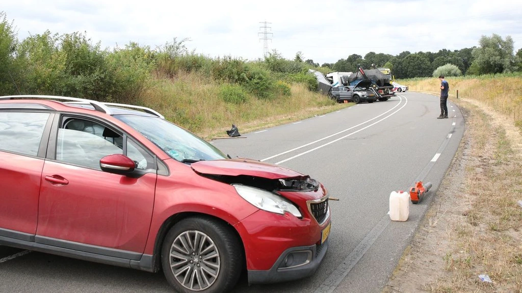 Wesp veroorzaakt zwaar verkeersongeval op weg bij Zutphen