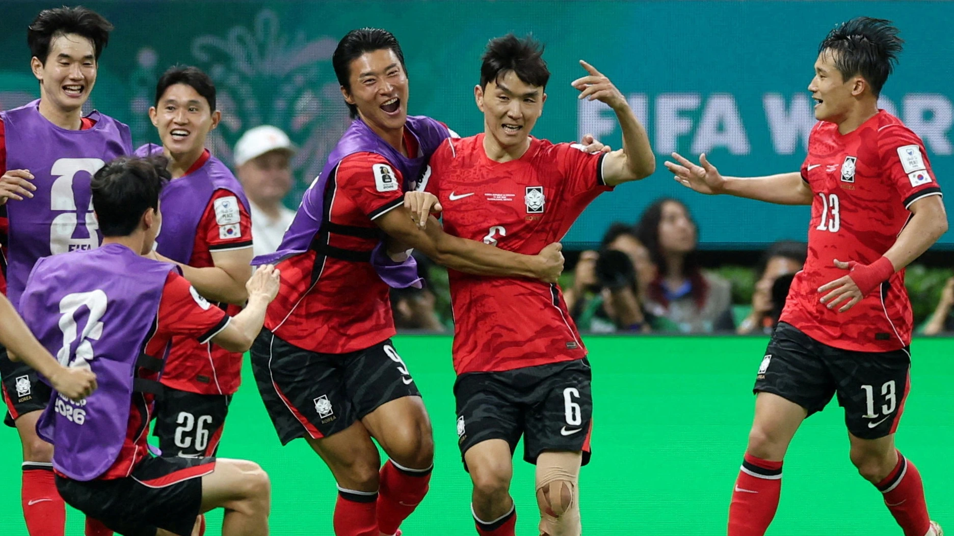 Feyenoorder Hwang helpt Zuid-Korea met goal en assist aan WK-winst op Tsjechië