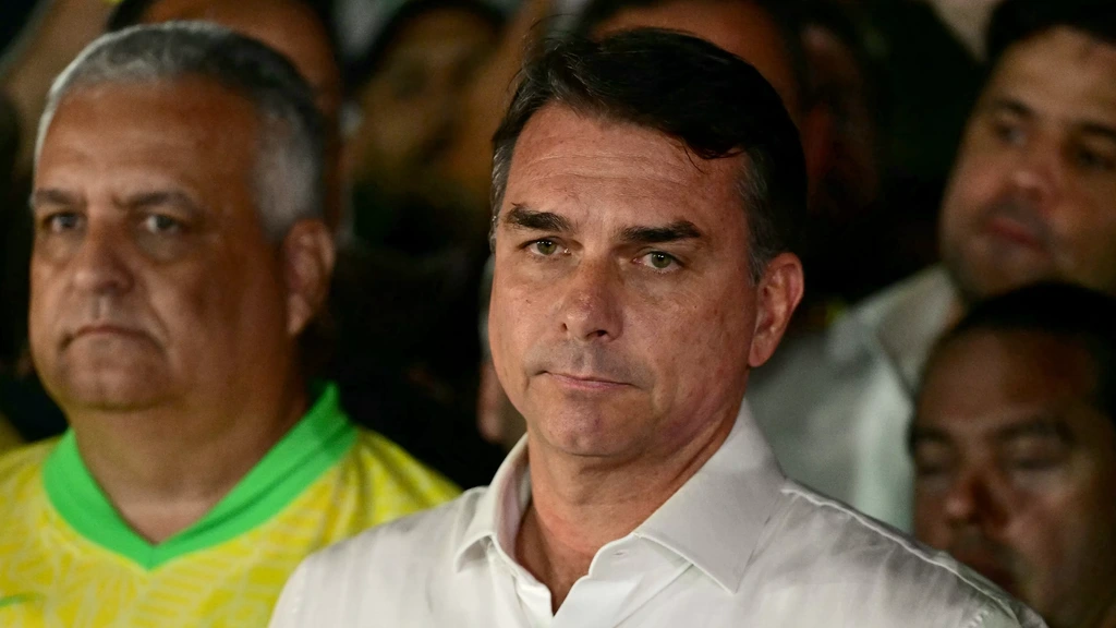 Foto: Flávio Bolsonaro heeft Brazilië verlaten, is met vrouw en kinderen op weg naar de VS