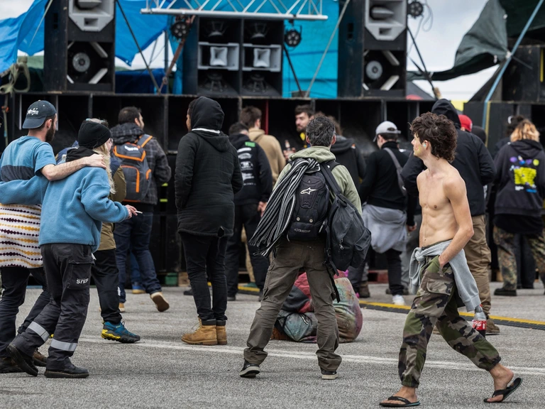 Roz Rave Arrestaties bij illegale rave in Belgisch-Limburg, twee bezoekers naar ...