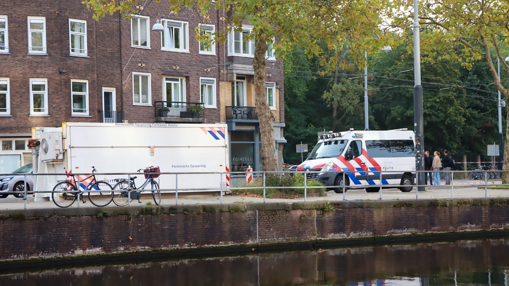 Politie houdt man aan na dodelijke schietpartij bij bar Amsterdam