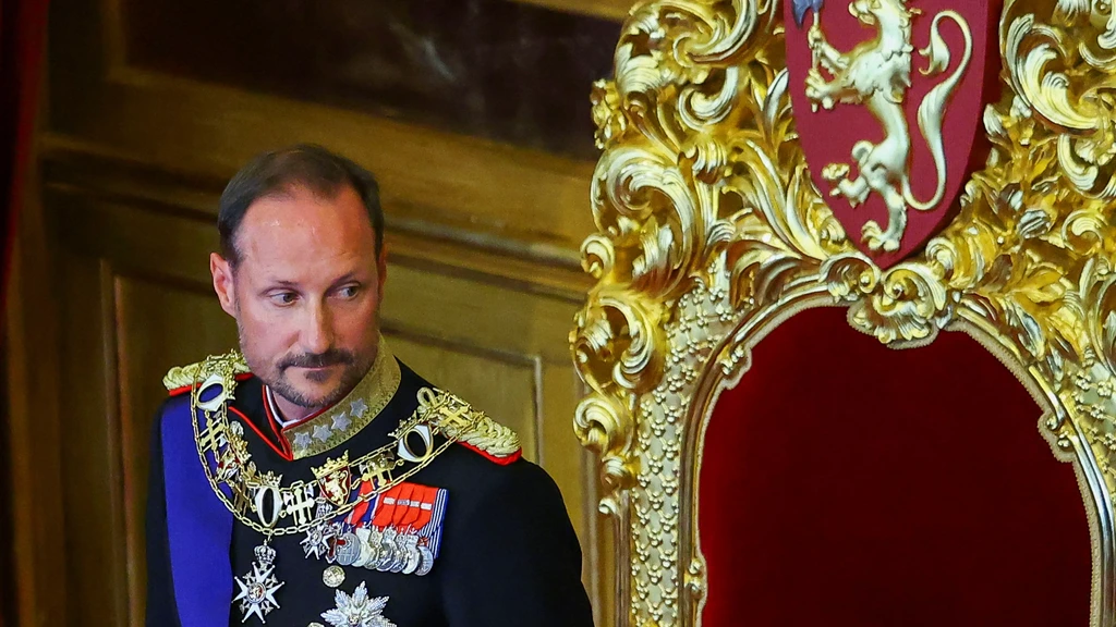 Foto: Noorse koning Haakon VIII legt in parlement eed af, Mette-Marit laat verstek gaan