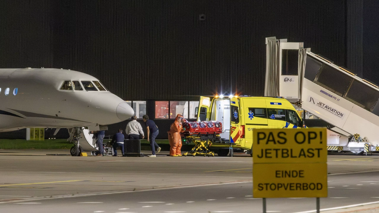 Hulpverlener met ebola aangekomen in Leids ziekenhuis Hulpverlener met ebola aangekomen in Leids ziekenhuis