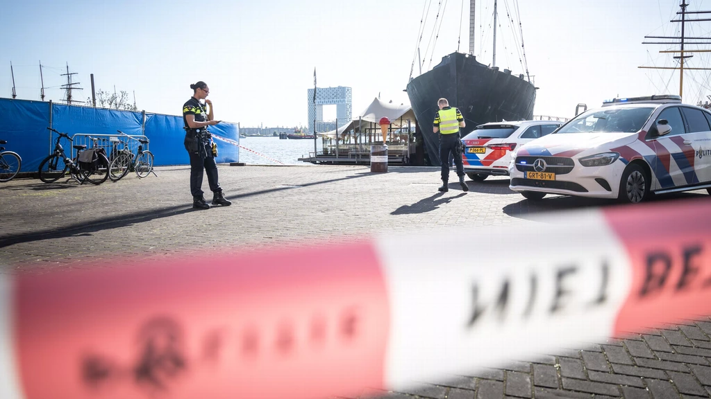 Foto: Ooggetuigen over schietpartij op vol terras Amsterdam: 'Het gebeurde allemaal zo snel'
