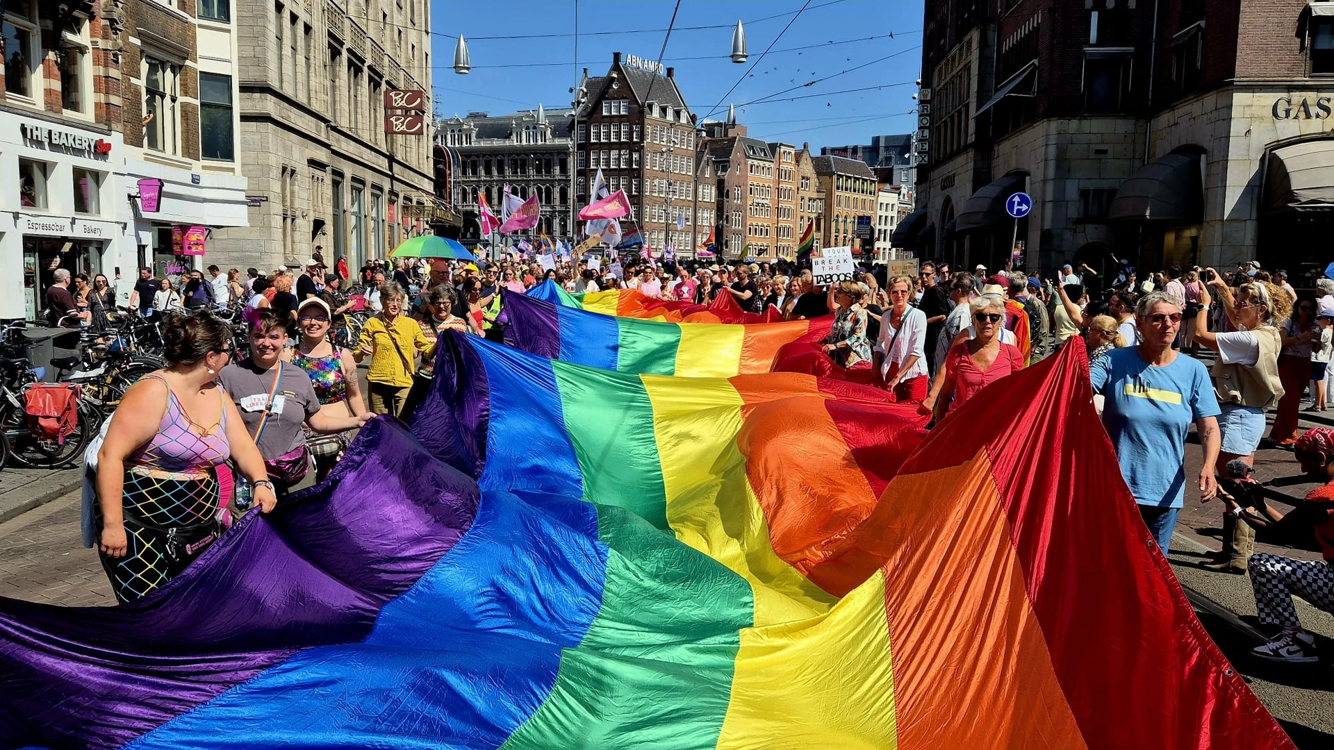 Koningin Máxima opent WorldPride: 'Hou elkaar vast'