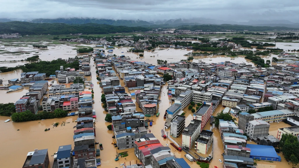 Noodweer in China eist levens, gebouwen ingestort