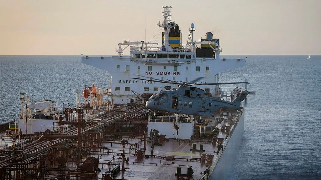 Foto: VK entert Russische tanker in zes uur durende operatie in Kanaal
