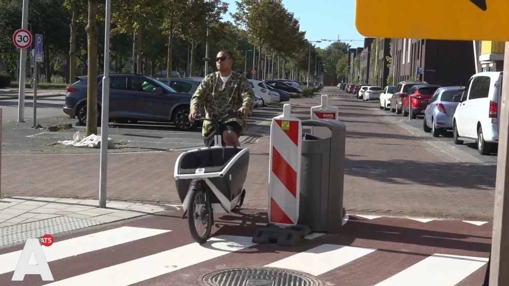 Amsterdam plaatst prullenbak midden op zebrapad: 'Een giller'