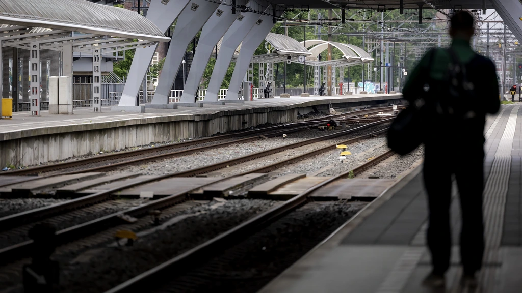 FNV kondigt voor september weer spoorstaking en andere acties aan