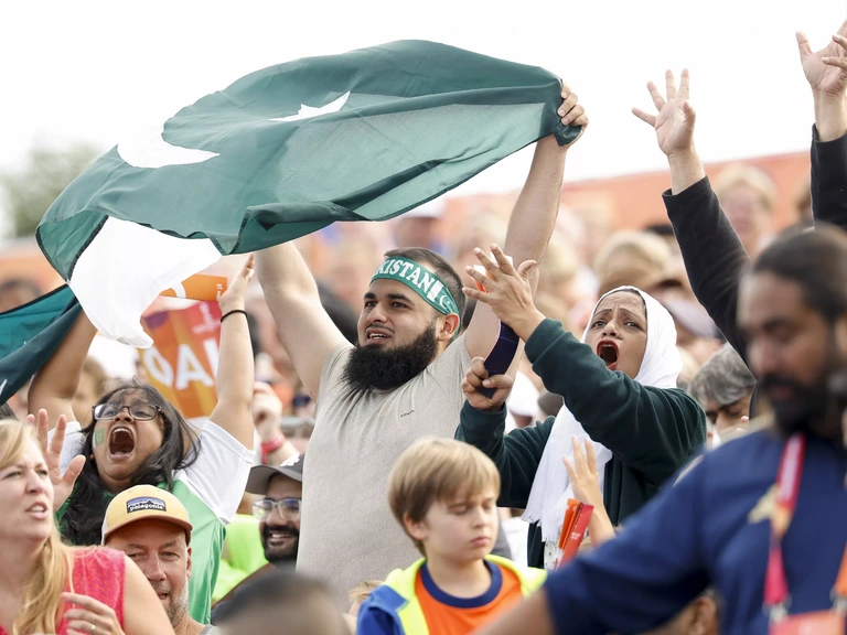 Pakistaanse fans op de tribunes in Amstelveen