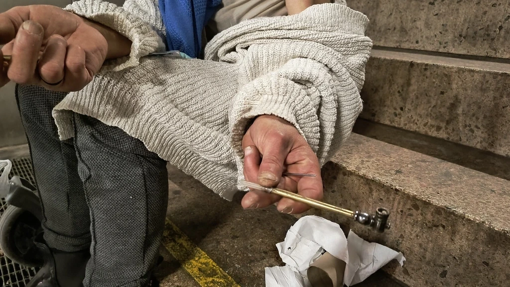 Amsterdamse proef met medicijn voor crackverslaafden stilgelegd na ingrijpen inspectie Amsterdamse proef met medicijn voor crackverslaafden stilgelegd na ingrijpen inspectie