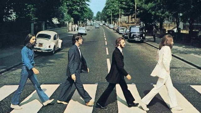 Nagebouwde Beatles-studio op wereldtournee