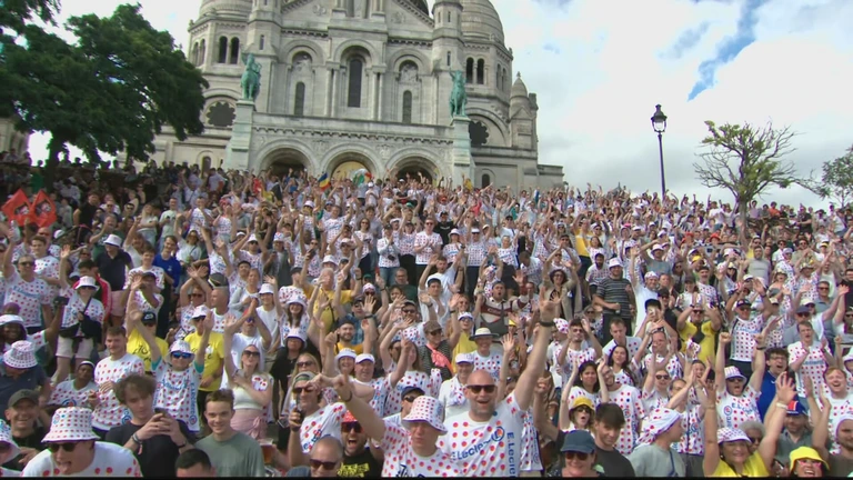 De sfeer zit er al goed in op de lus door Montmartre bij de Sacré-Coeur...