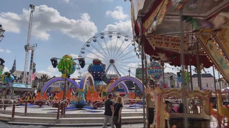 Gemeente en politie kritisch op 'handhaafactie' van Defend-groep op kermis Den Bosch