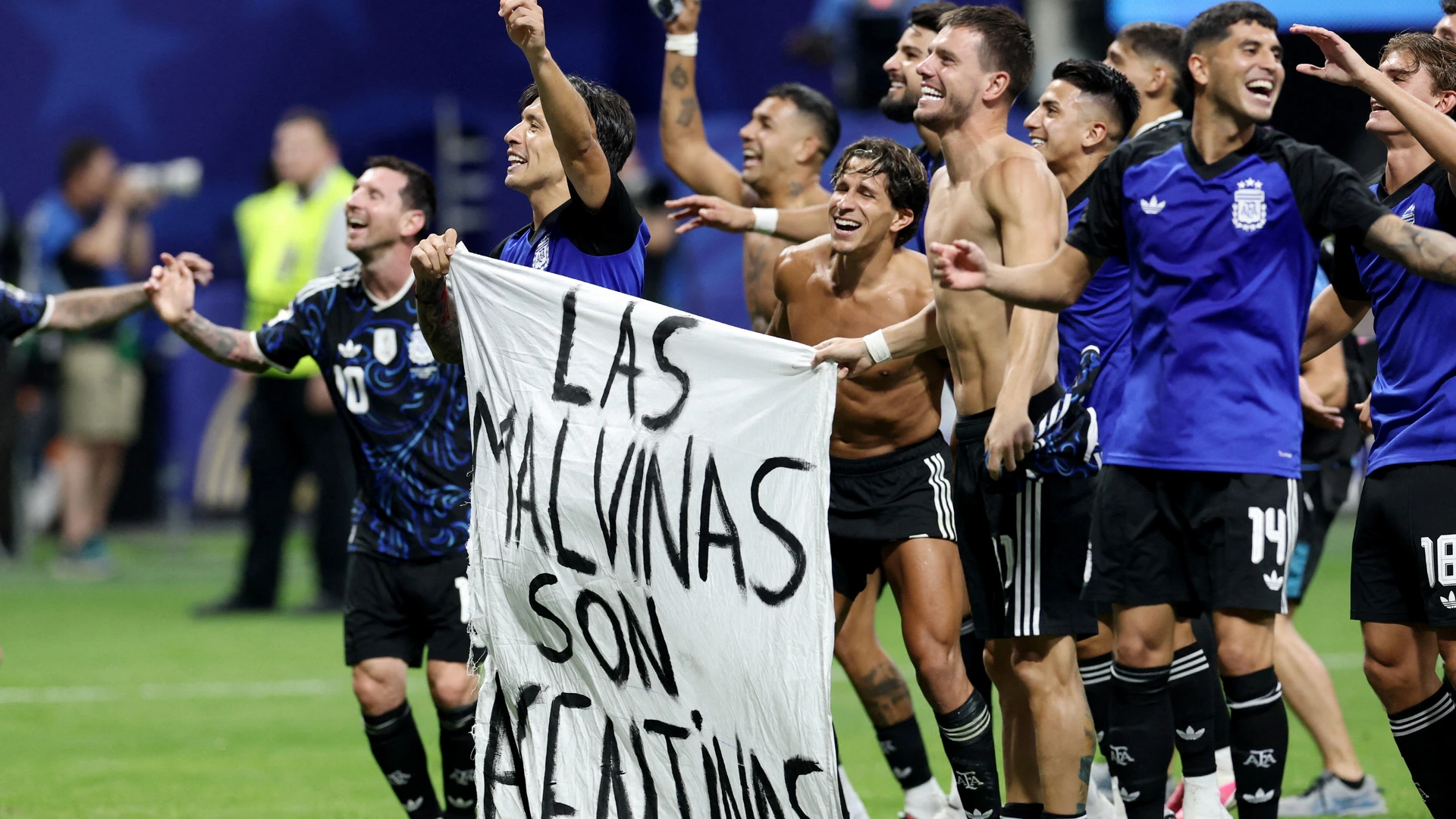 Argentinië riskeert sancties FIFA na tonen spandoek: 'De Falklandeilanden zijn Argentijns'